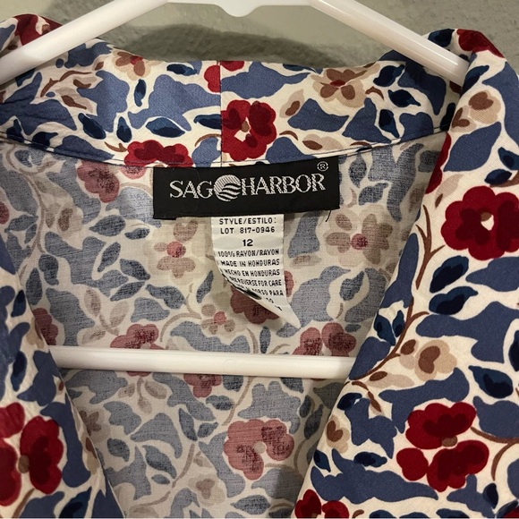 Women’s Floral Button Down - Picture 3 of 4